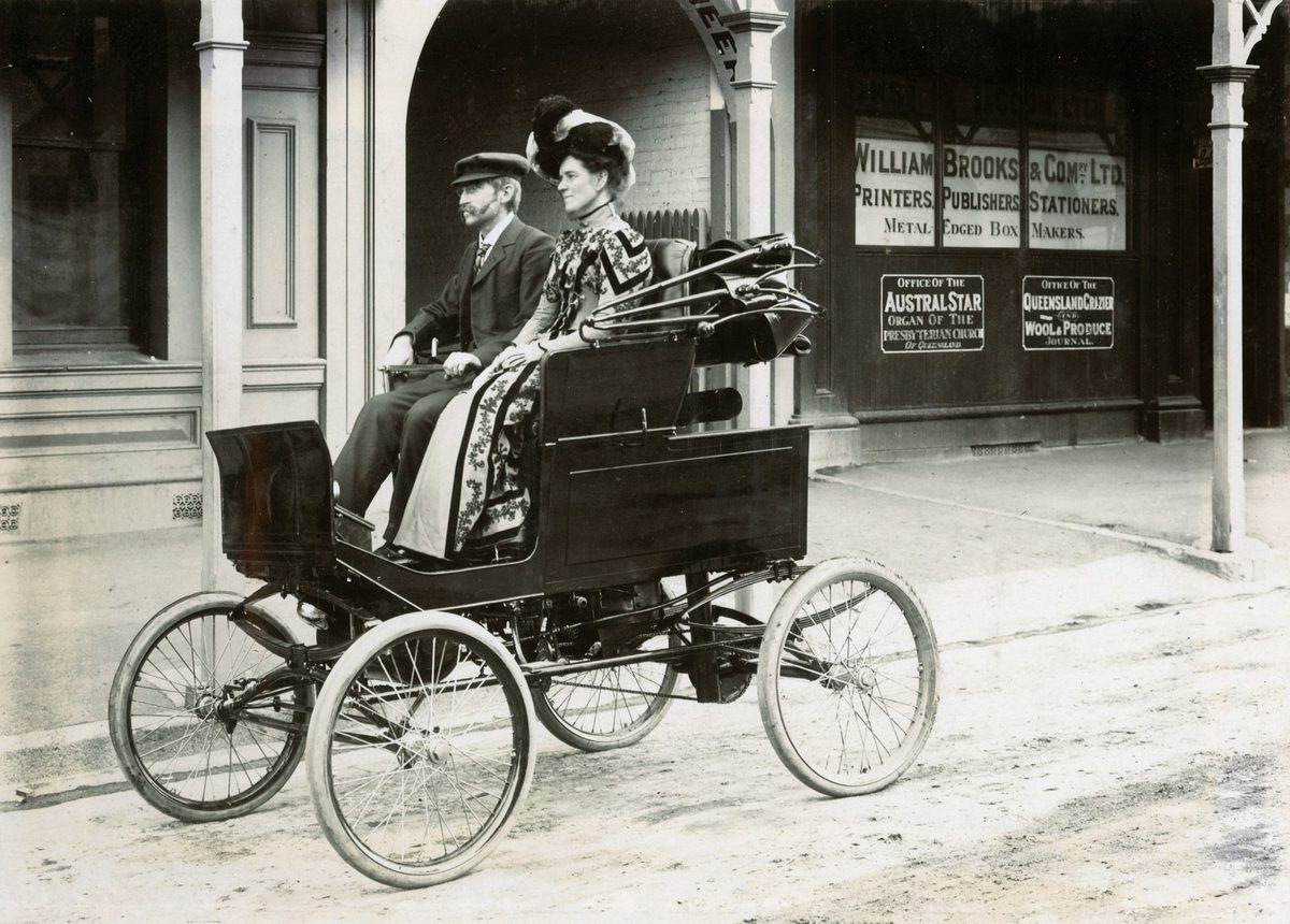 Mr & Mrs Trackson in the steam Locomobile