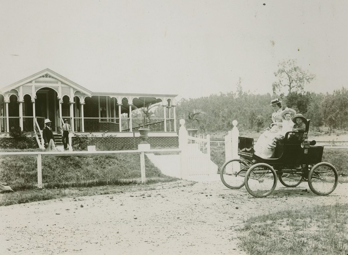 Locomobile at the front of the Trackson's home, Sedgley Grange
