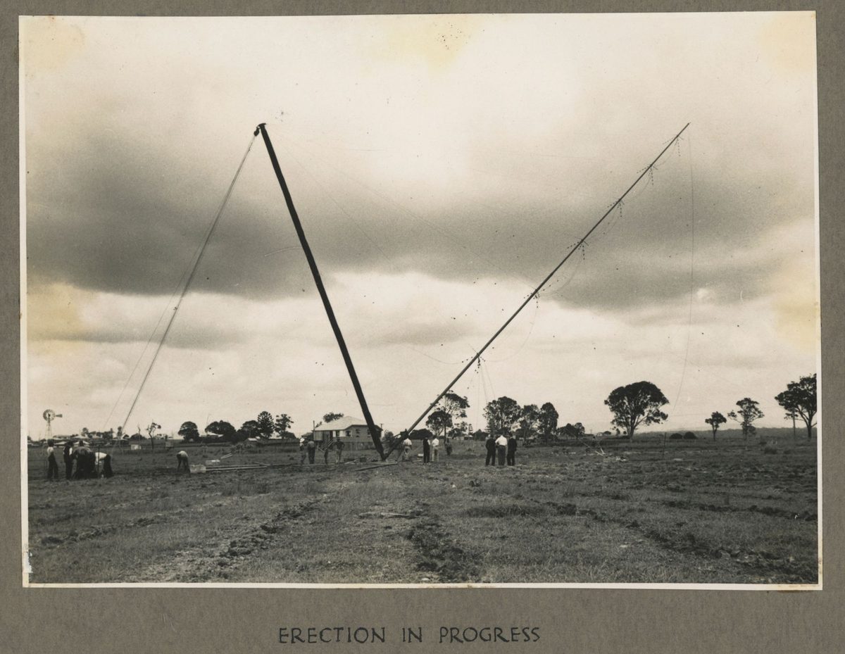 Erection of the Bald Hills radio transmitter, 1942