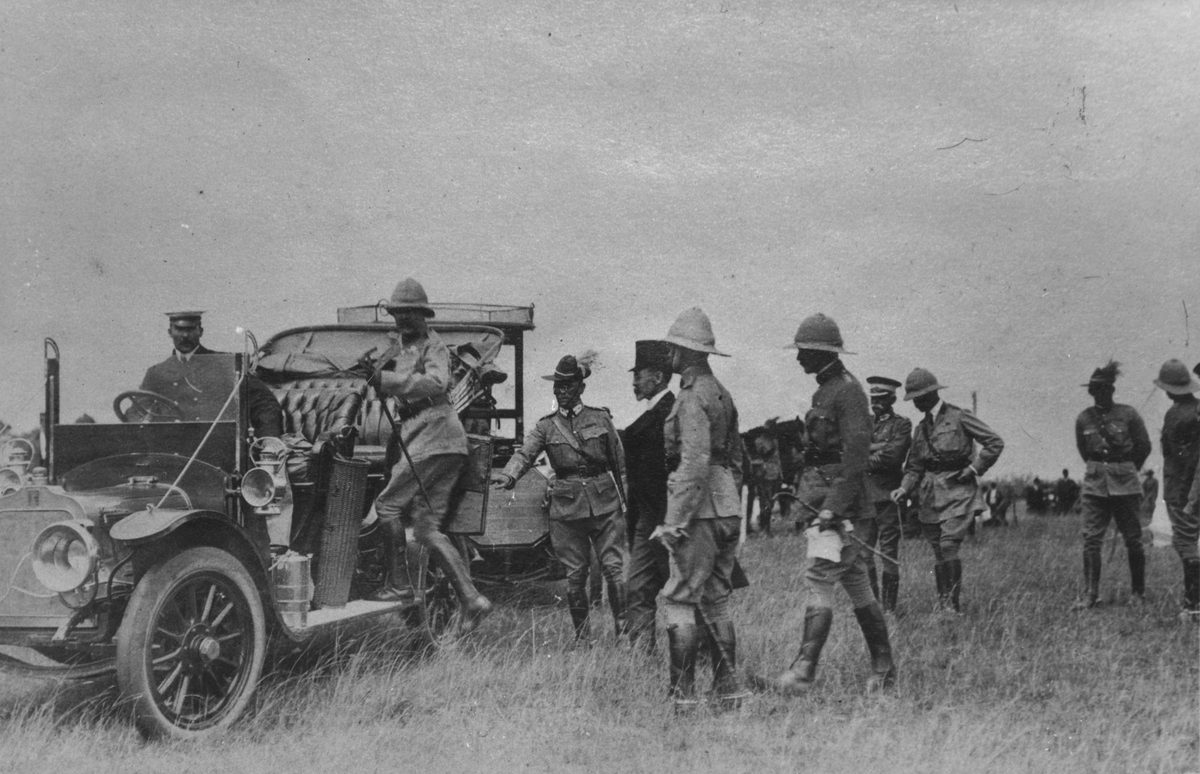 Lord Kitchener visiting Fort Lytton, Brisbane, 1910