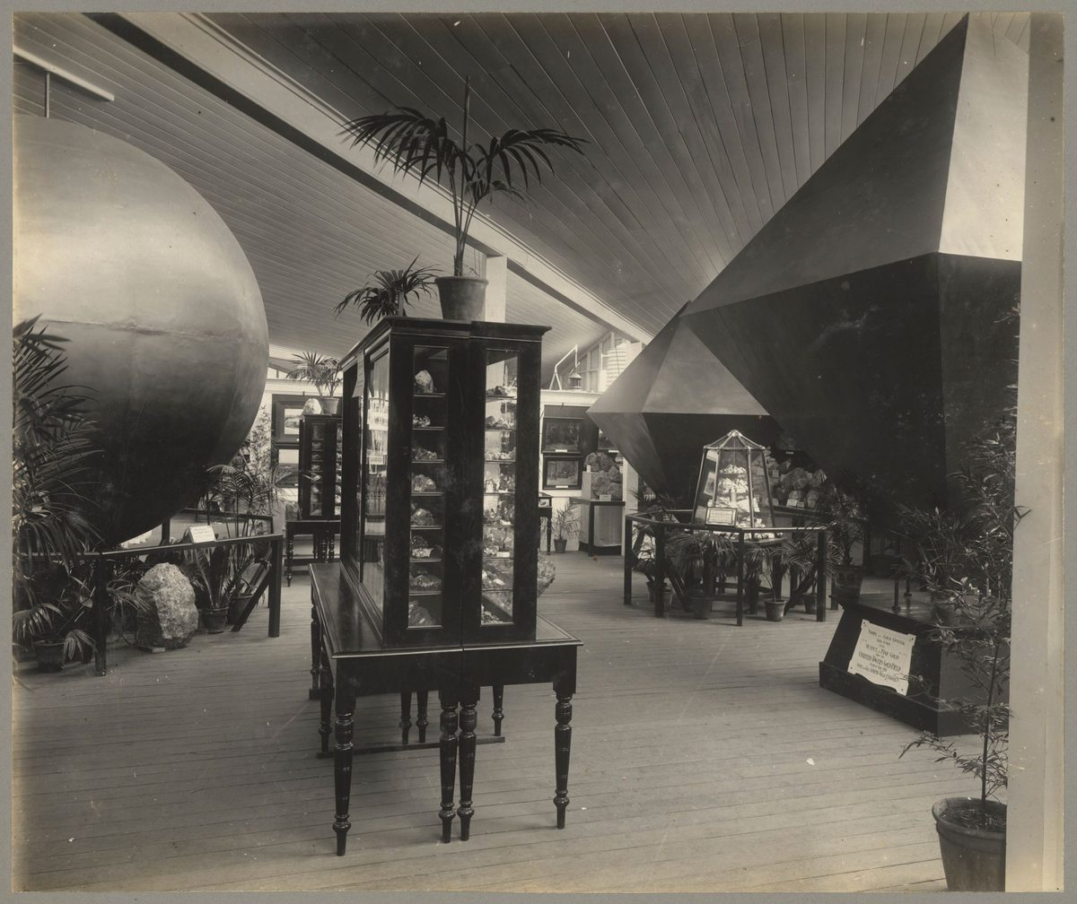 Metallic sphere and oversized models of gold crystals at the Queensland Jubilee Exhibition, 1909