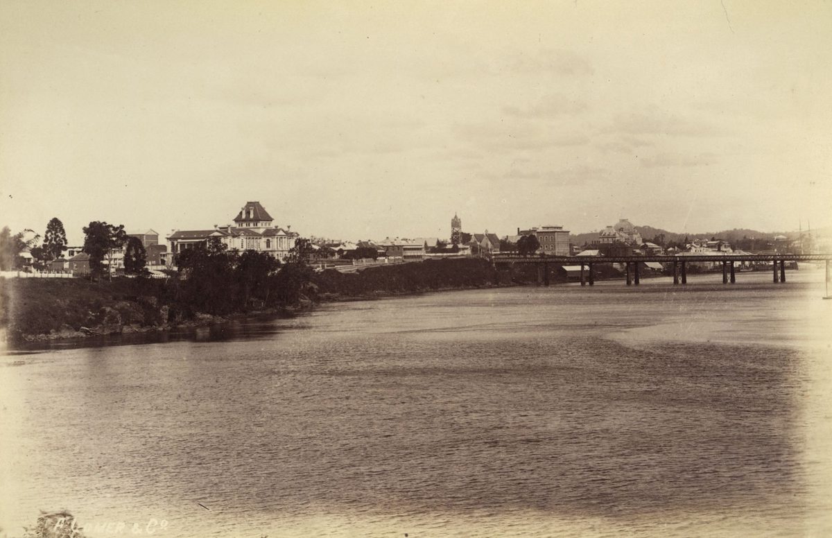 Victoria Bridge and Brisbane town centre buildings, 1884
