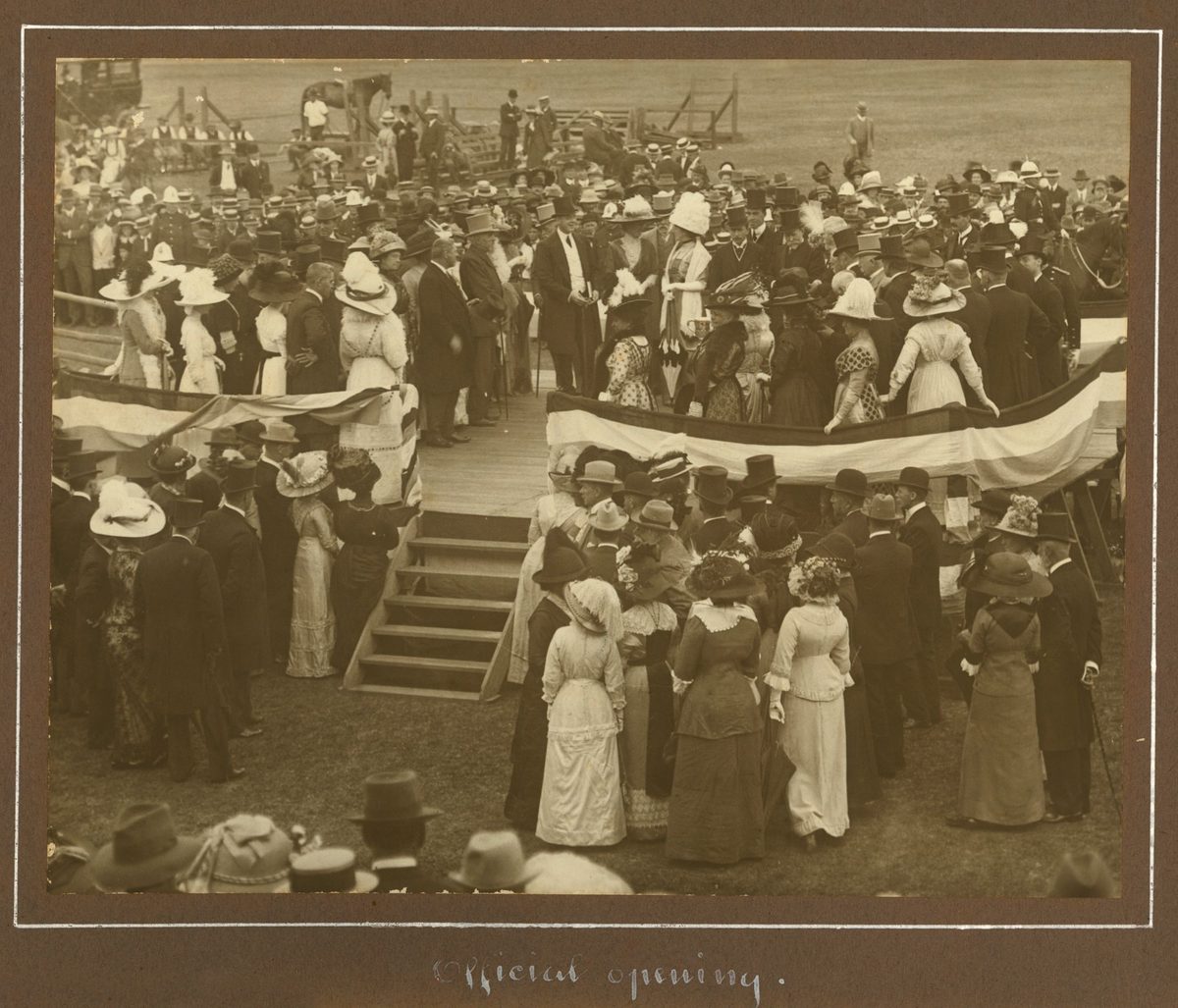 Crowds greet the Governor General Lord Denman at the Exhibition, Brisbane, 1912
