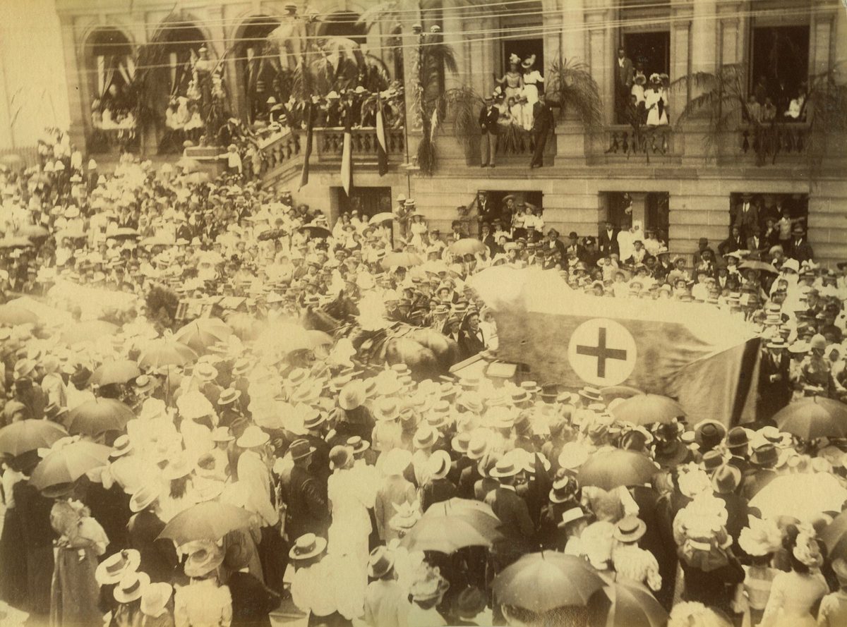 Commonwealth Procession outside the Treasury building in Queen Street, Brisbane, 1901