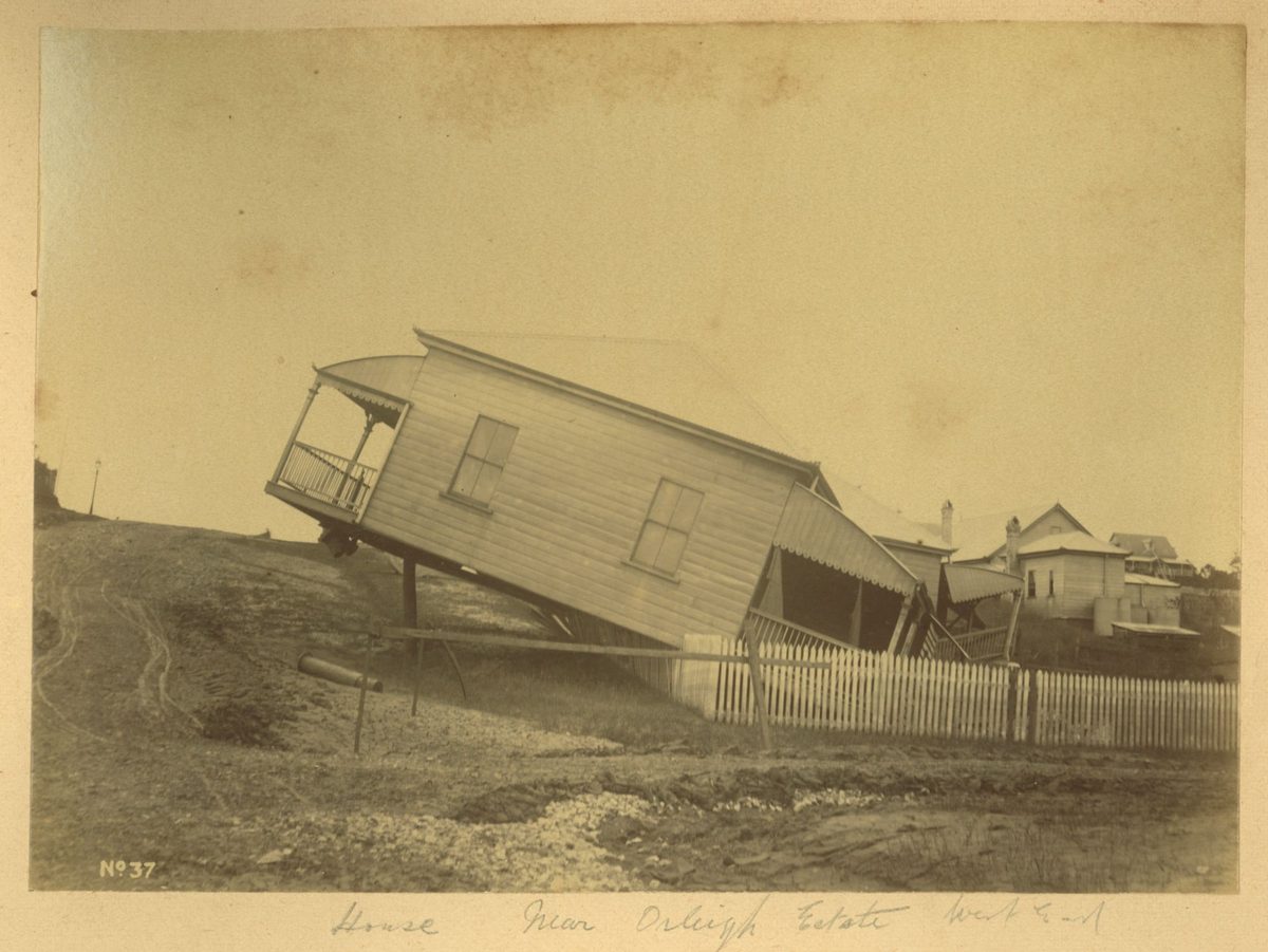 House washed off its foundations in Orleigh Street, West End, during the Brisbane floods, 1893