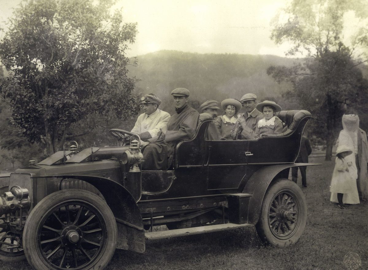 Governor Chelmsford and his children ready to go for a drive in a Panhard et Levassor motor vehicle, April 1908