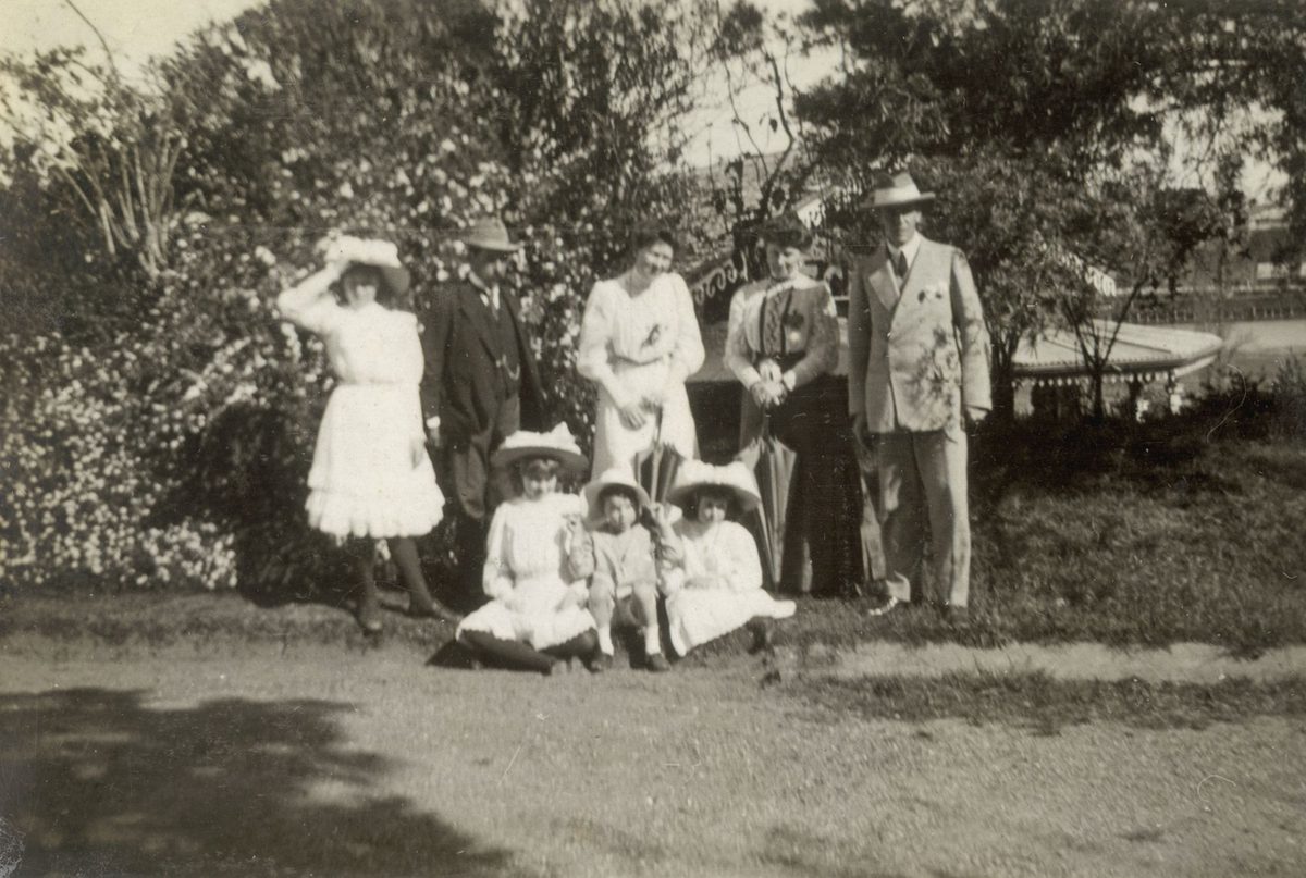 Family and friends in the garden, Government House, Brisbane, 1908