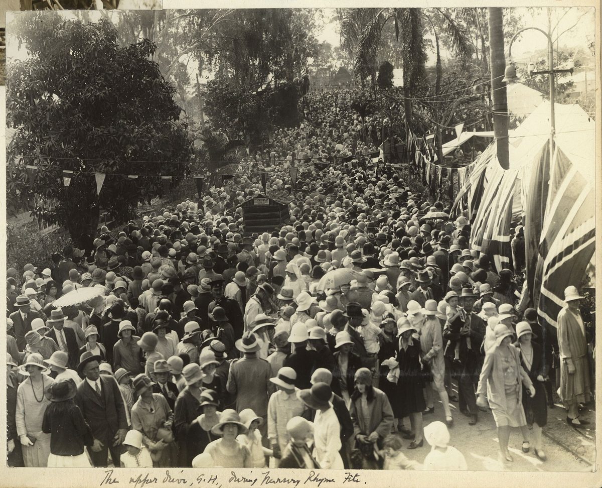 Brisbane crowds at a fete at Government House, Brisbane, 1929