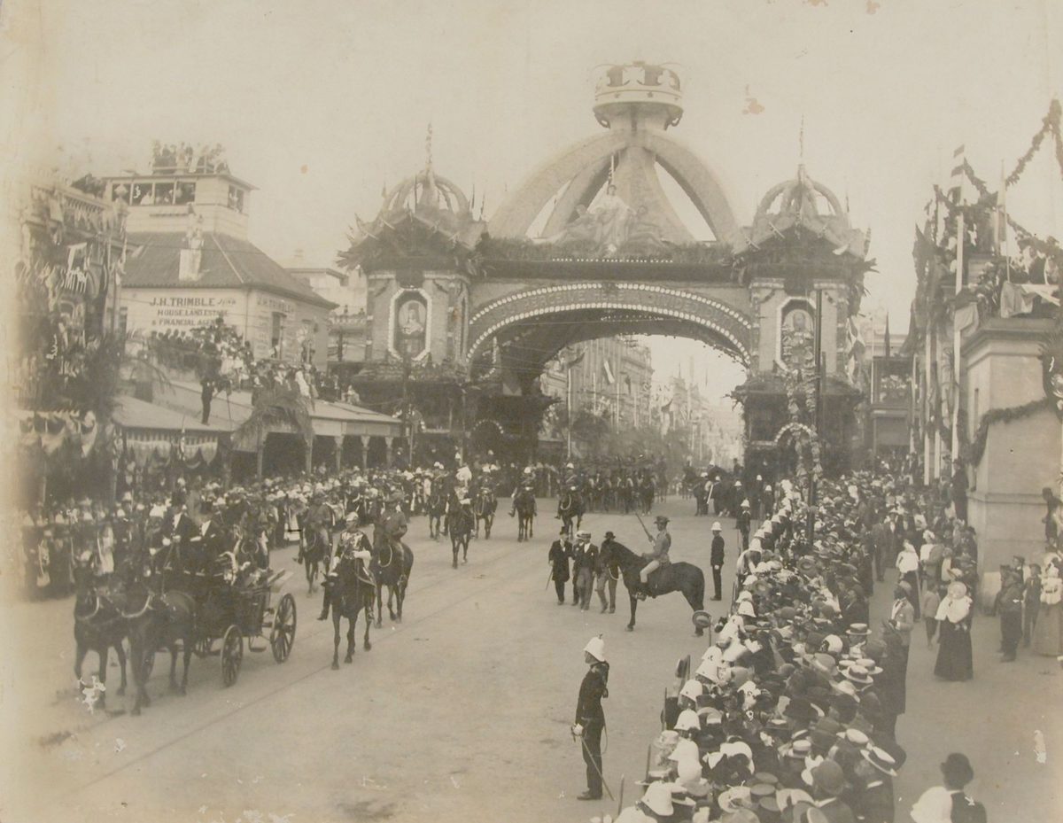 Archway created especially for the royal vist of the Duke and Duchess of Cornwall and York, Brisbane, 1901