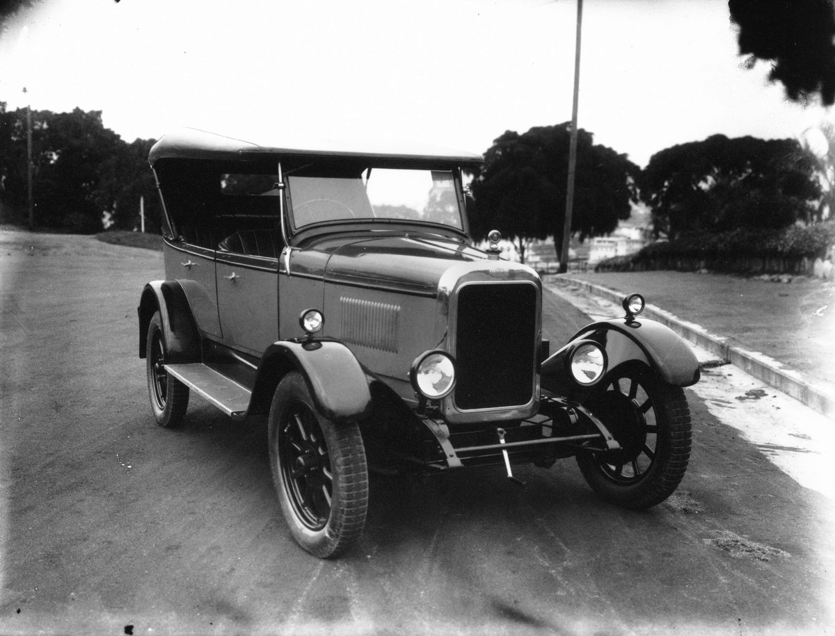 Clyno Tourer photographed near Albert Park, Brisbane, 1926