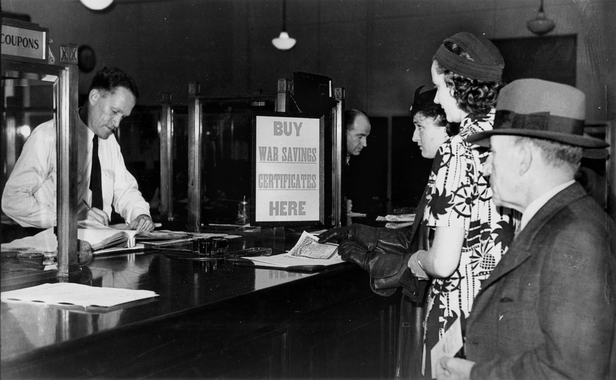 Customers line up at the counter of the Commonwealth Bank, Brisbane, March 1940