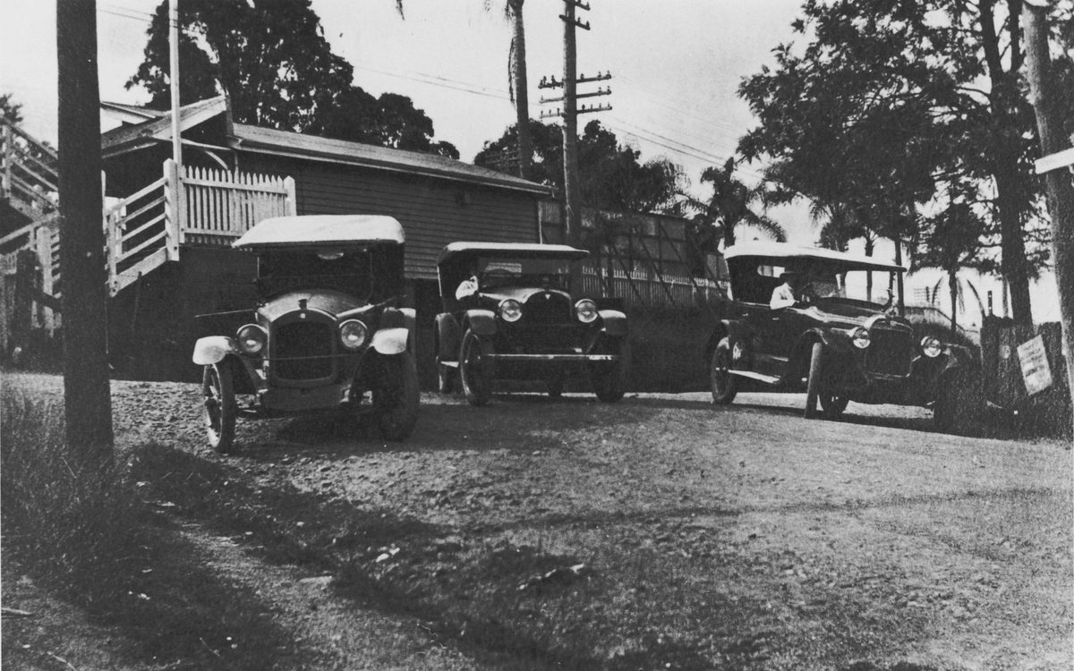 Taxis waiting outside the Taringa Railway Station, 1920