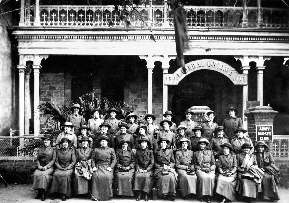 Australian Army Nurses outside the Army Nurses' Club, 1917