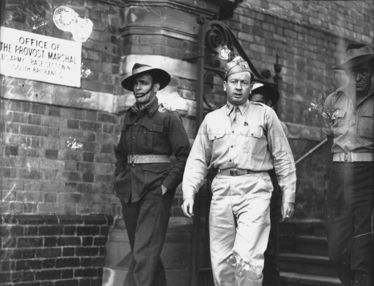 Witnesses in a stabbing incident in Fortitude Valley, Brisbane, 1942