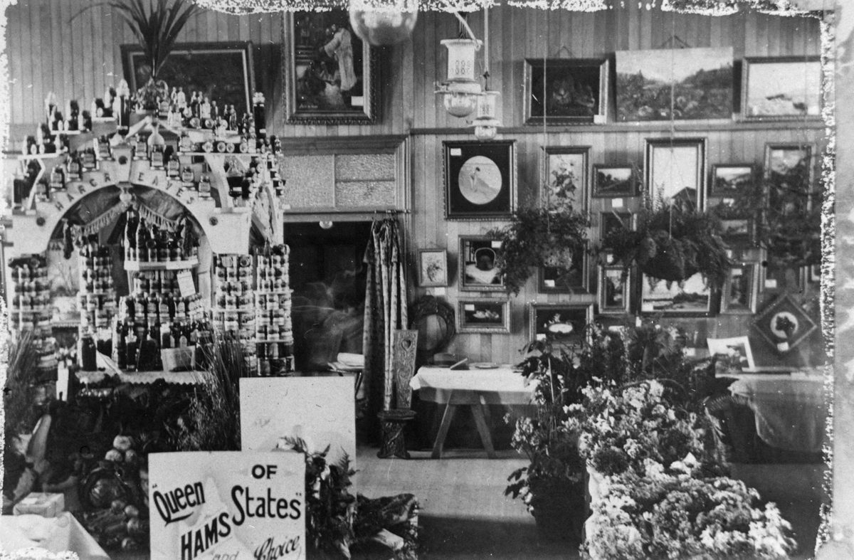 Indoor show at the School of Arts, Wynnum, 1915