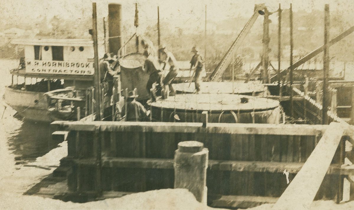 Lowering a cylinder into the bridge pier of the Grey Street Bridge, May 1929