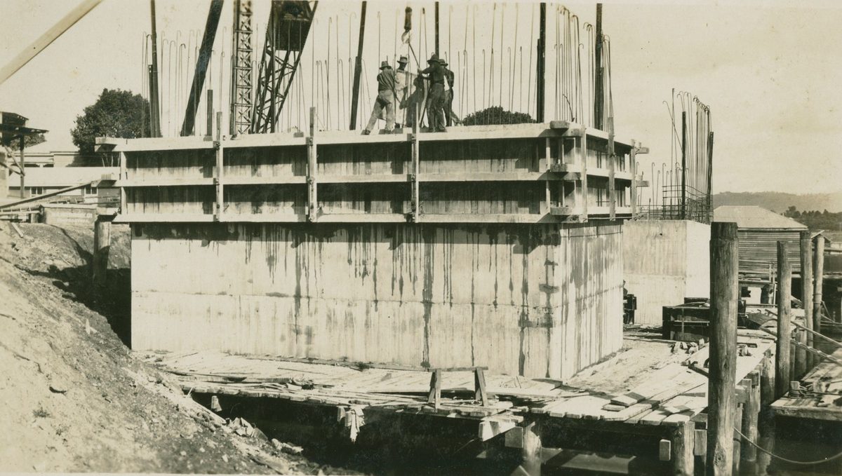 Construction progress on the Grey Street Bridge, Brisbane, July 1929