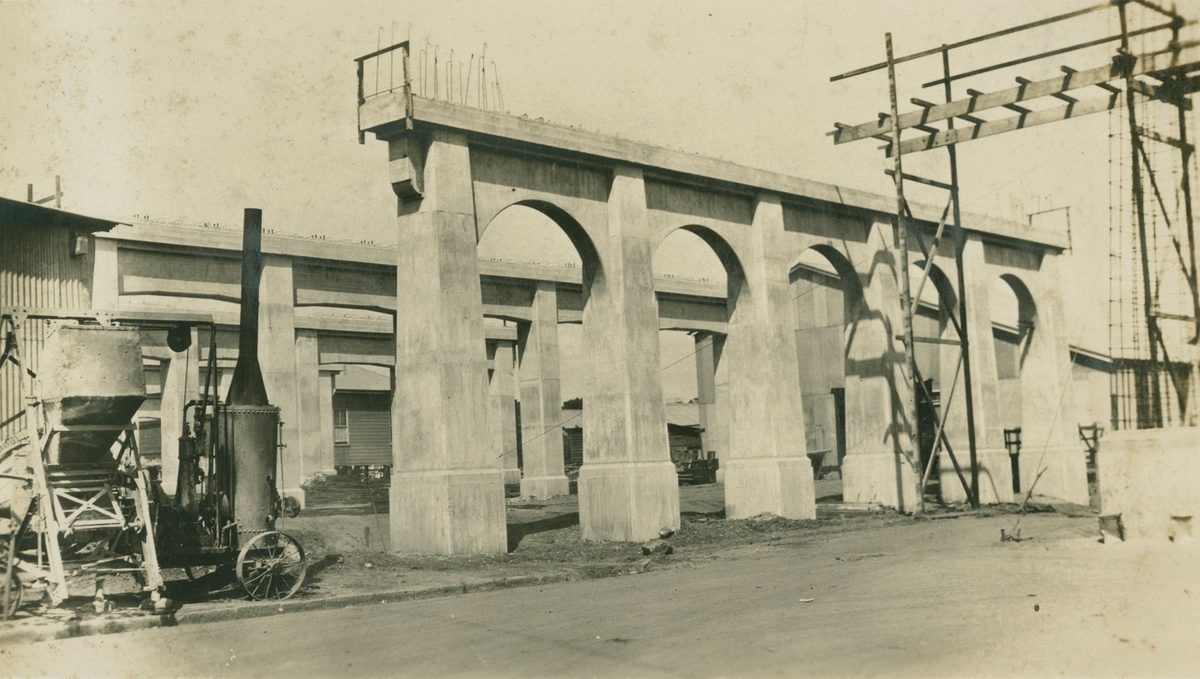 Side section of the Grey Street Bridge pier, September 1927