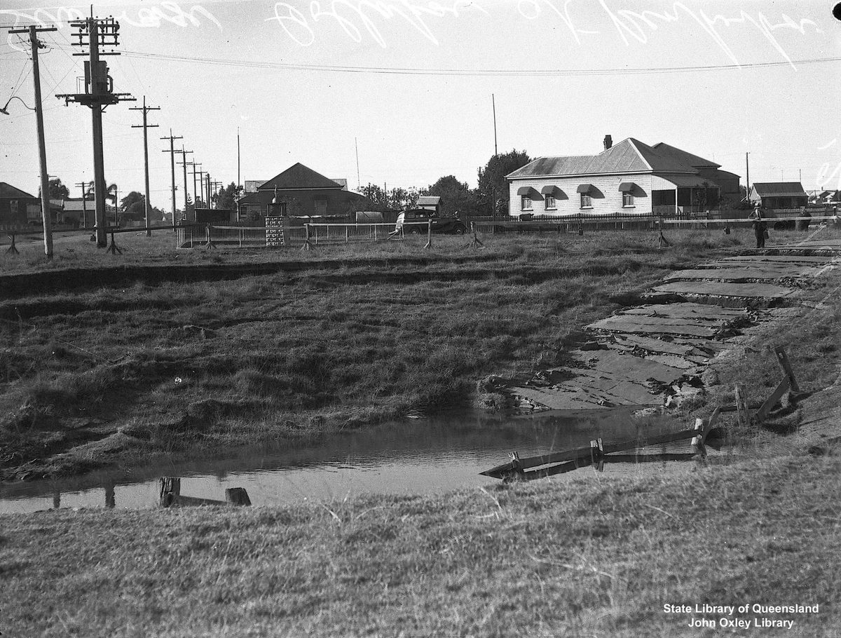 Collapsed sewerage trench at Pinkenba, Brisbane, Queensland, 1940