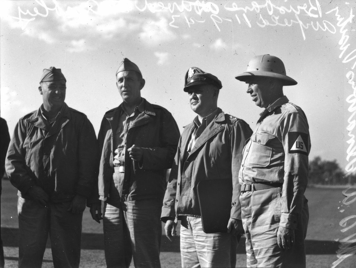 Official visit of American senators to the Amberley Air Force base, September 1942