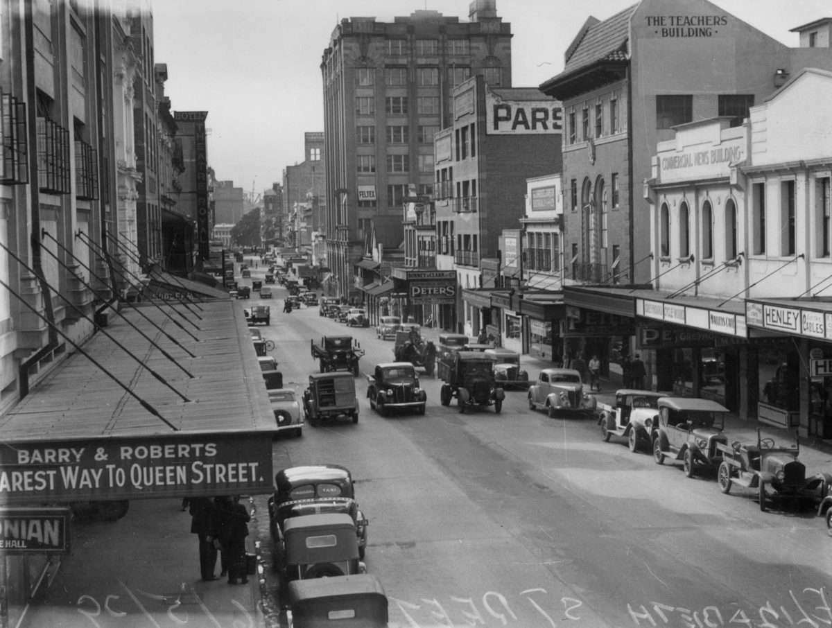 Active street scene in Elizabeth Street, Brisbane, 1939
