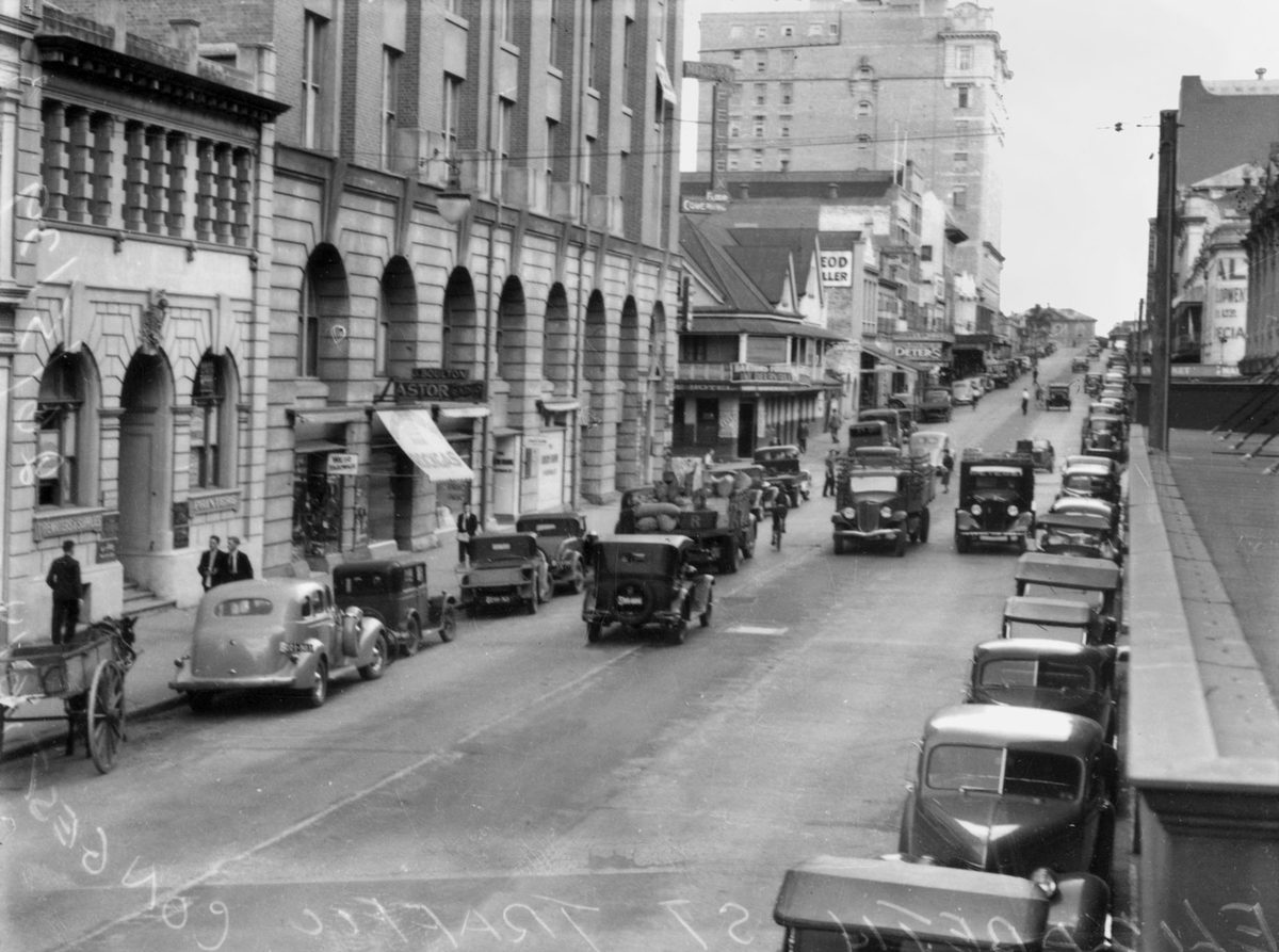Traffic congestion in Elizabeth Street, Brisbane, 1939