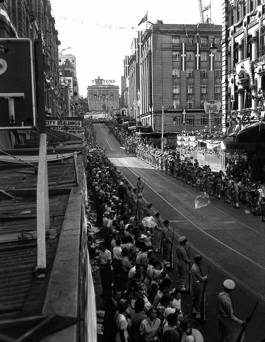 Crowds line Edward Street waiting for a glimpse of Queen Elizabeth and Prince Philip, Brisbane, March 1954