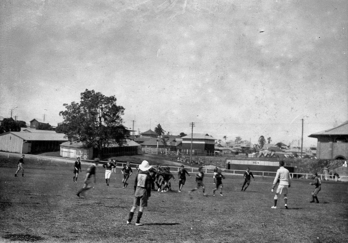 Enoggera plays Ithaca Creek in the semi-finals of the school competition, Exhibition Grounds, 1925