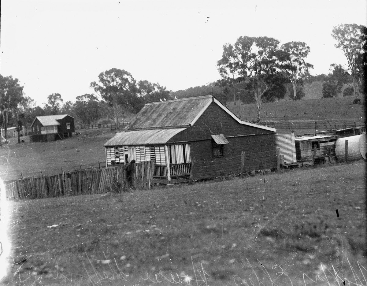 Timber home at Kedron belonging to Hoppy Ellis, 1932
