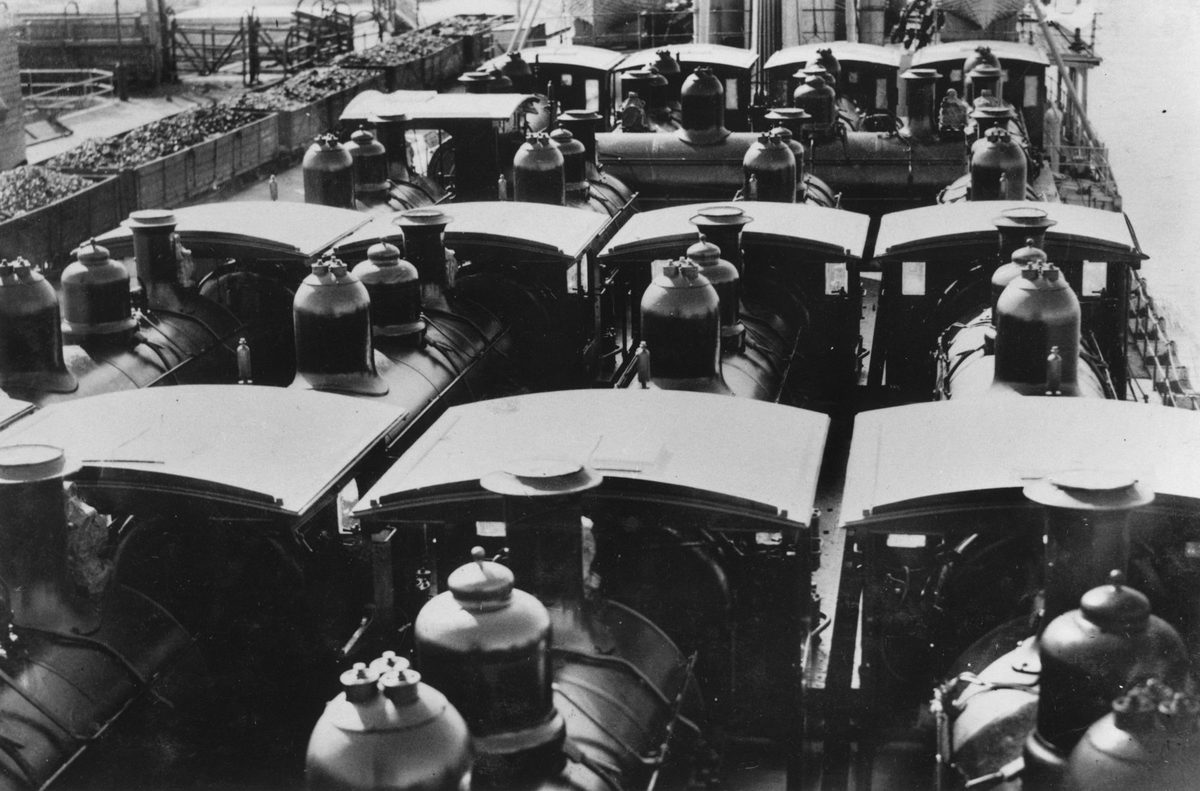 Stowage of locomotives on M.S. Belray at Pinkenba Wharf, 1927
