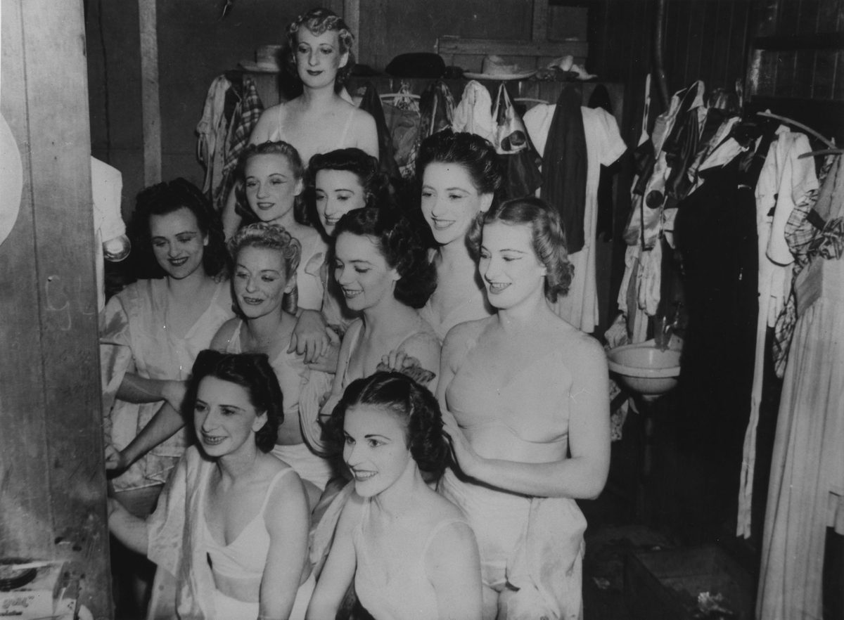 Ballet girls posing in their dressing room at the Cremorne Theatre, Brisbane, 1940