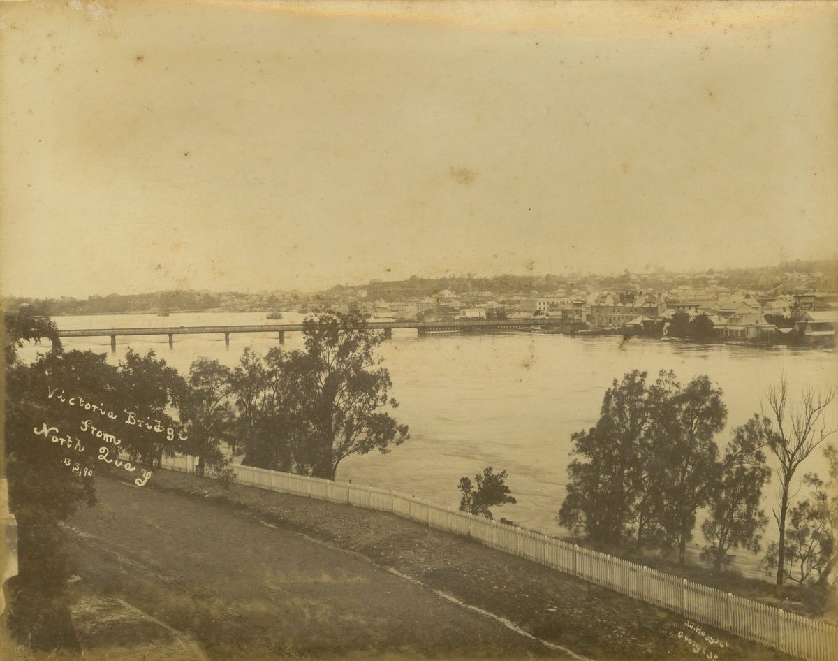 Floodwaters run strongly under the Victoria Bridge, Brisbane, 1890