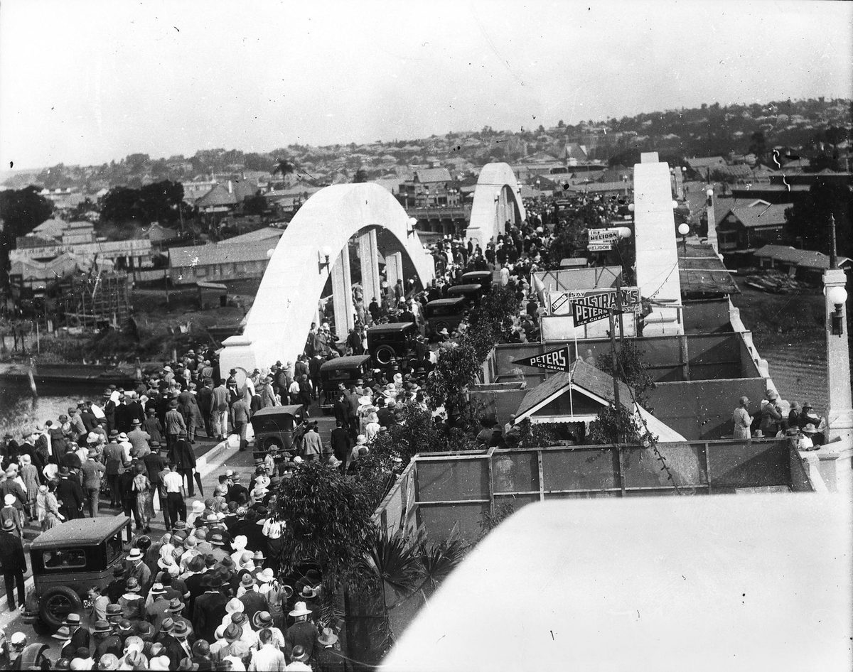 People gathered for the opening of the William Jolly Bridge, Brisbane, 30 March 1932