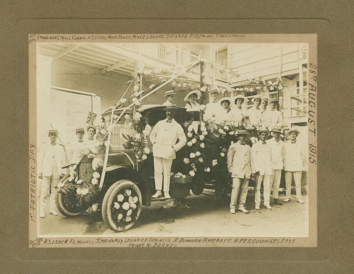 Vehicle covered in flowers on the first Patriotic Day, 28 August 1915