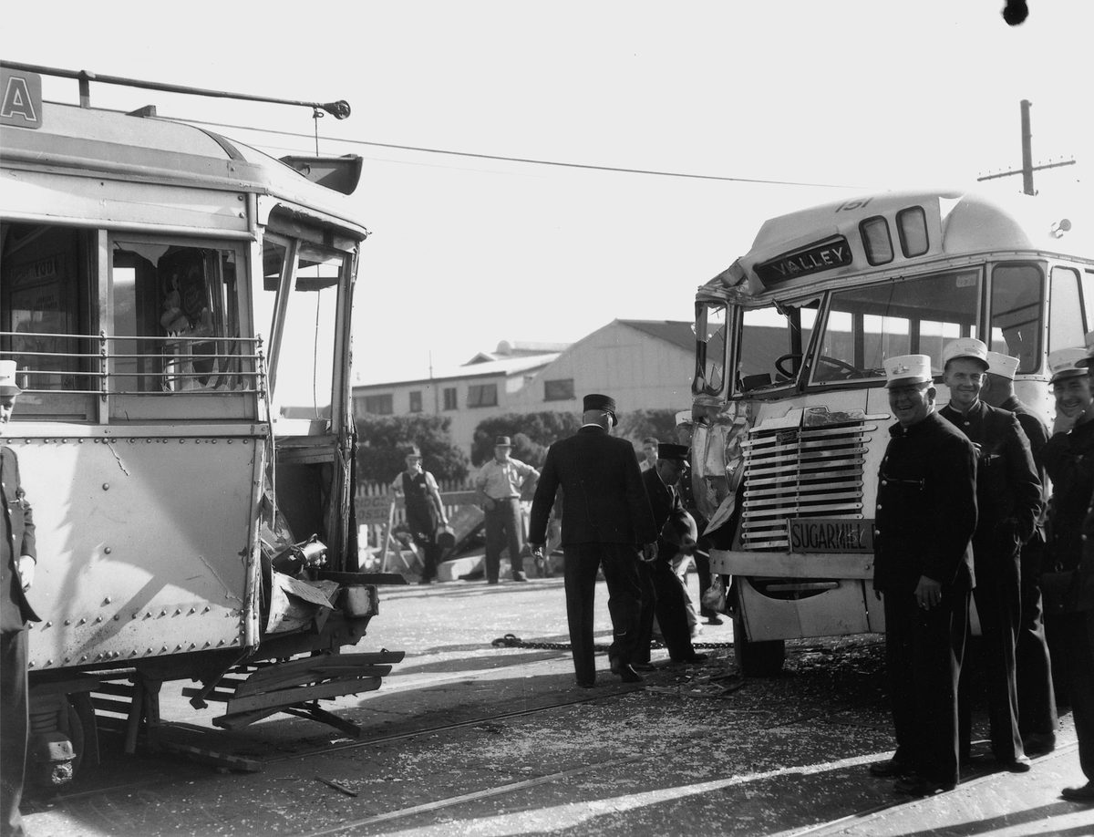 Collision between a bus and tram, Brisbane, 1949