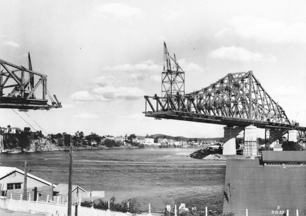 Brisbane's Story Bridge under construction, 1939