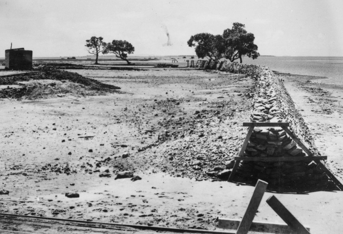 Shoreline reclamation works at Lota, 1938
