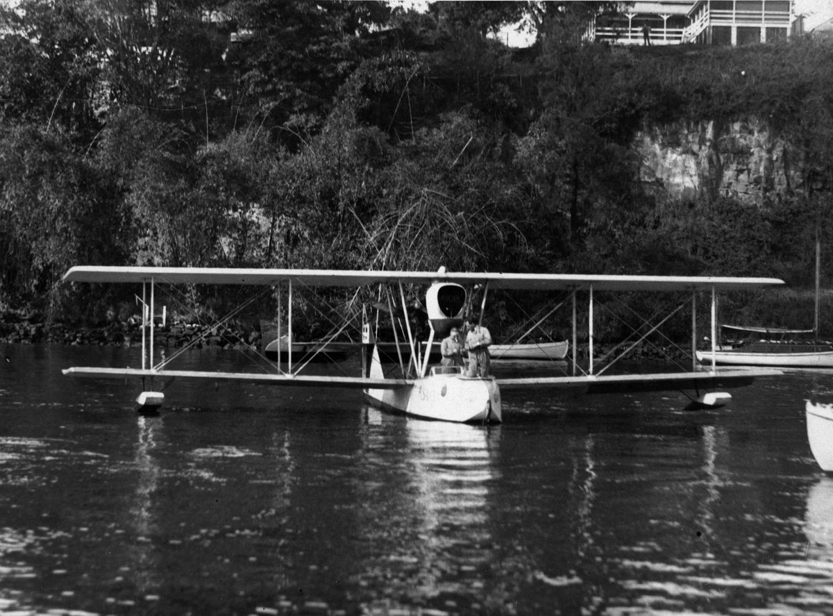 Savoia Marchetti seaplane on the Brisbane River near the Naval Stores, 6 August 1925