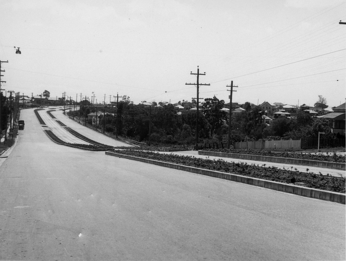 Dual carriage road at Chermside, 1950