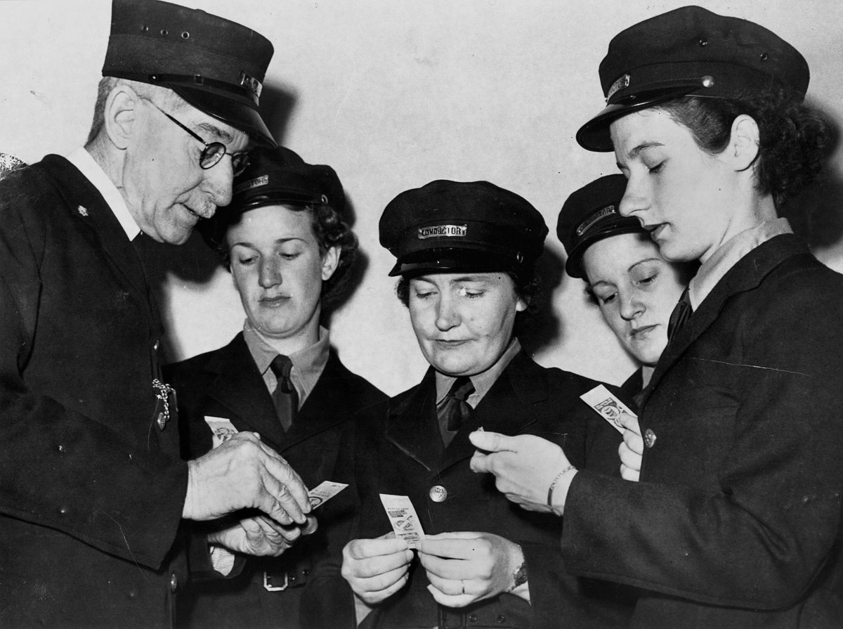 Australian women war workers, Brisbane, October 1942