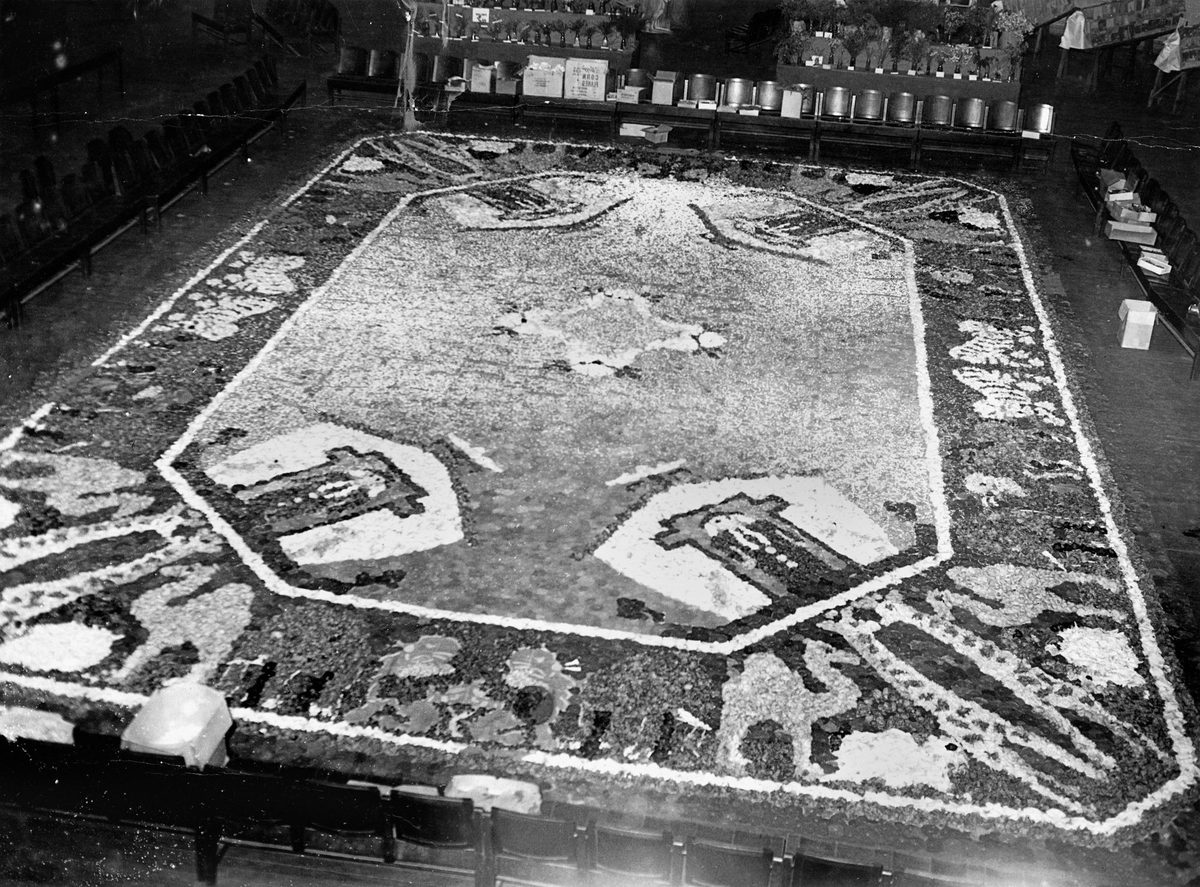 Floral carpet on display at the Chelsea Flower Show, Town Hall Brisbane, 1948