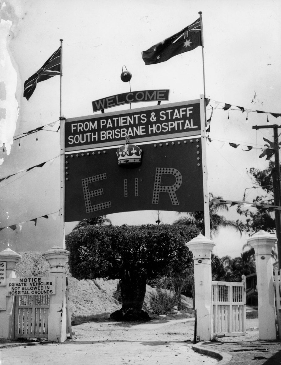 South Brisbane Hospital Patients and Staff welcome The Queen, 1954