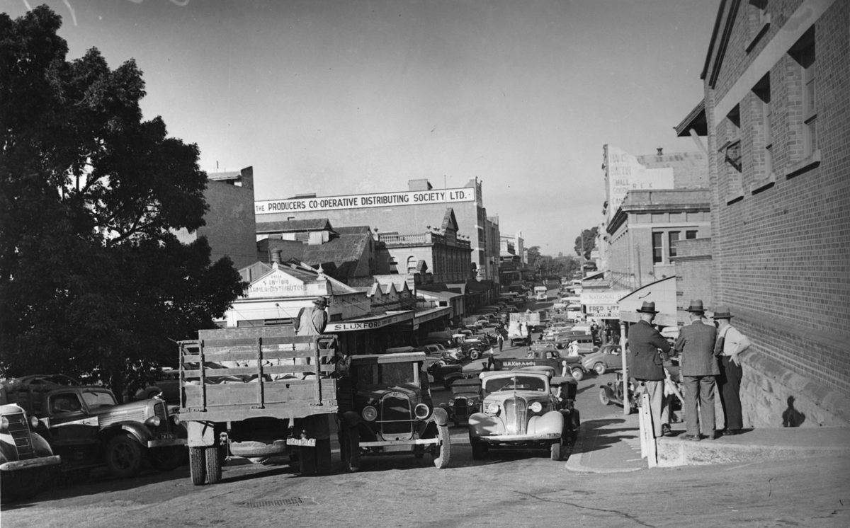 Traffic on Turbot Street, Brisbane, 1940
