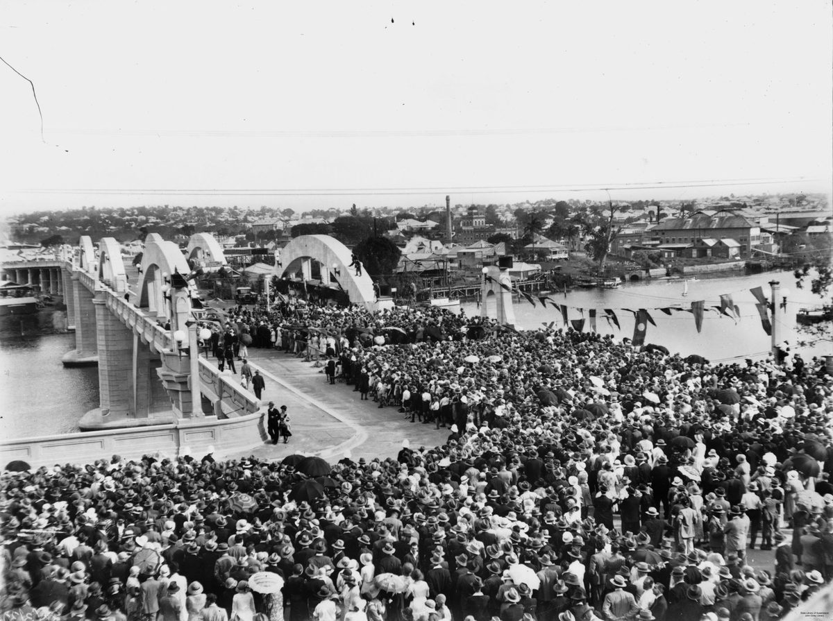 Crowds gather for the official opening of the Grey Street Bridge in Brisbane, 1932