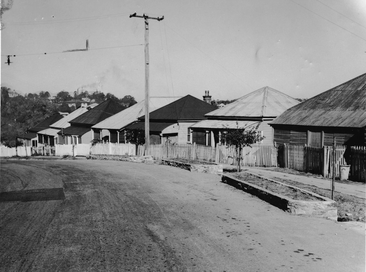 Homes on Fernberg Road in Rosalie, Brisbane, 1950