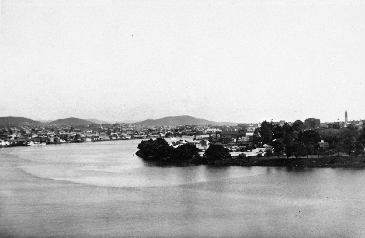 South Brisbane Reach of the Brisbane River looking towards Mount Coot-tha, 1950
