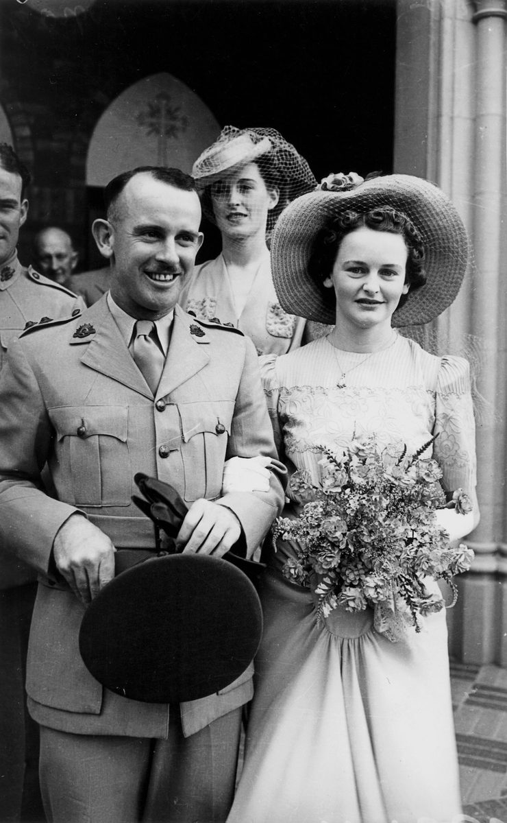 Bride and groom in Brisbane, January 1942
