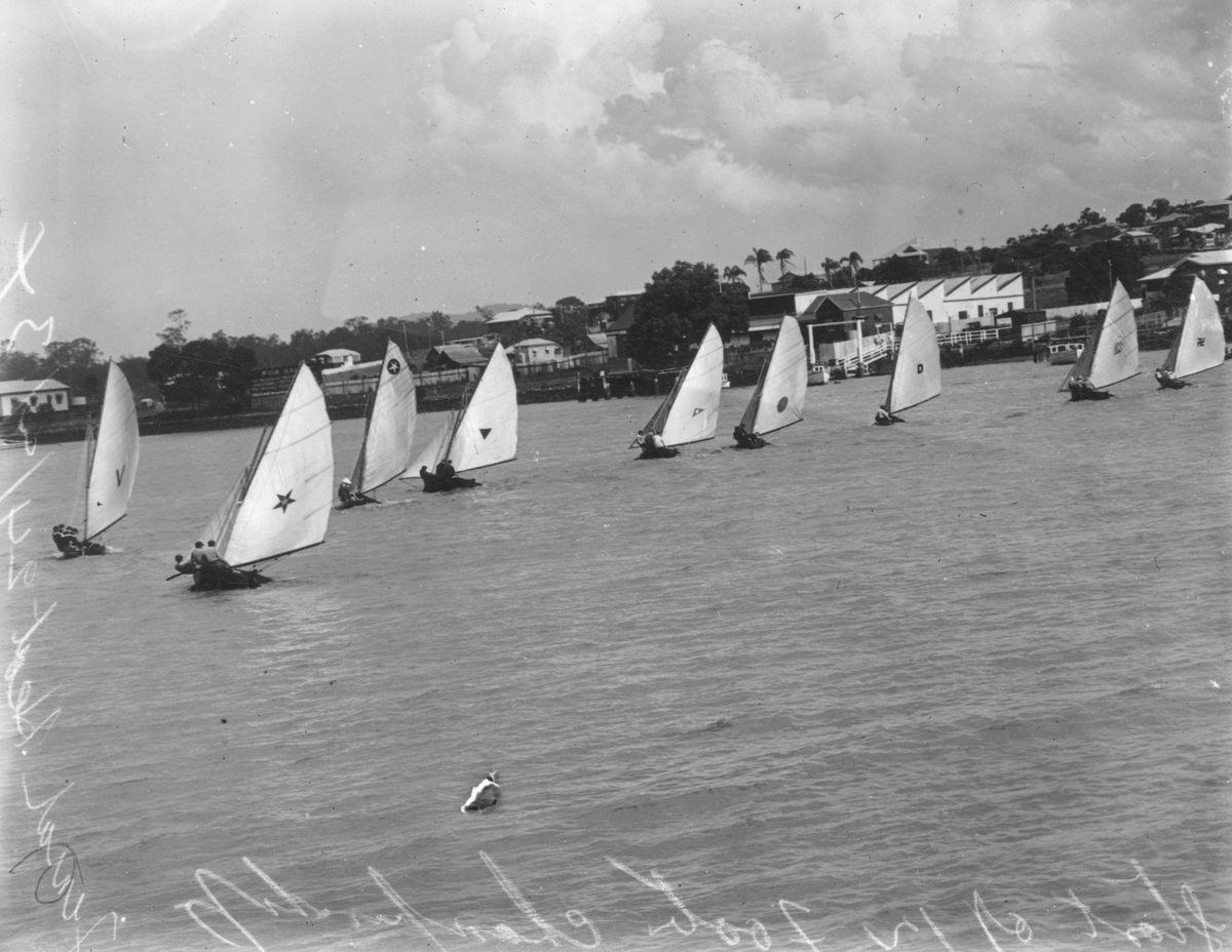 Start of the 12 footer sailing championship final heat, 1934