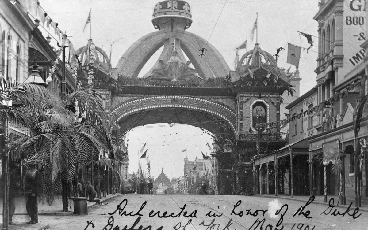 Grand royal arch erected in honour of the visit of the Duke and Duchess of Cornwall and York, 1901