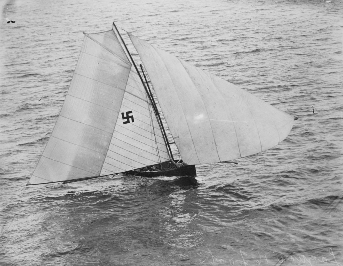Twelve footer Laguna winning a sailing race, 1933